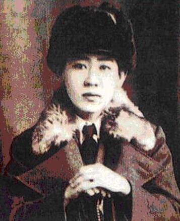 川岛芳子简介 双性恋之谜:川岛芳子与婉容暧昧
