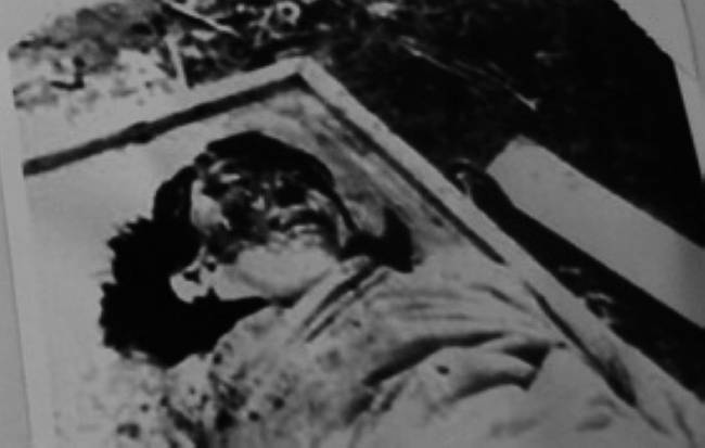 川岛芳子执行枪决后的现场照片(来源:王庆祥 著 《一代谍后的劫后余生:川岛芳子生死大揭秘》 天津人民出版社 出版)