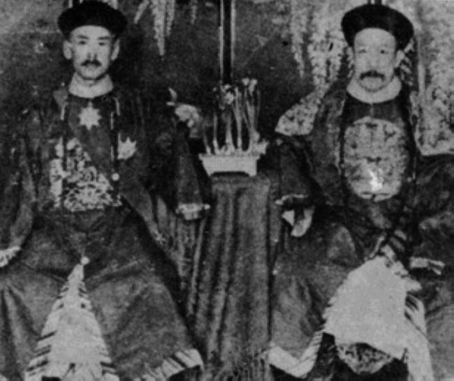 川岛浪速(左)和肃亲王善耆(右)